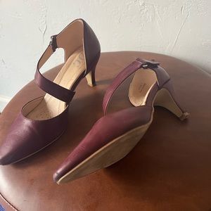 TG burgundy kitten heel shoes. Size 7 Bought them at Macy’s. Worn 3 times.